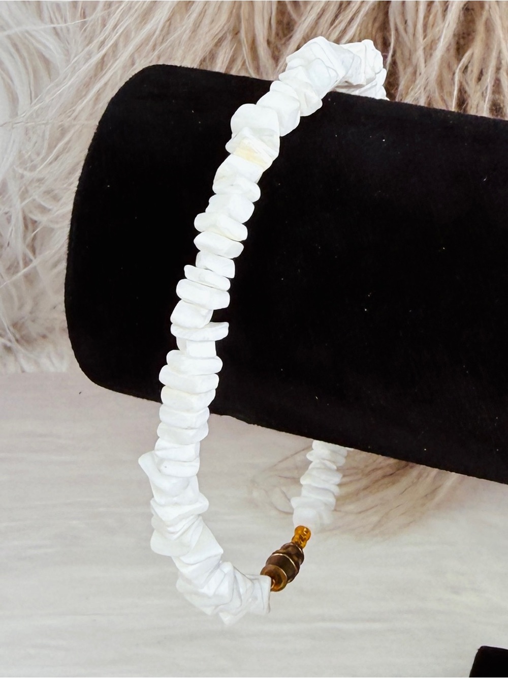 Vintage White Irregular Chip Bead Bracelet Barrel Clasp